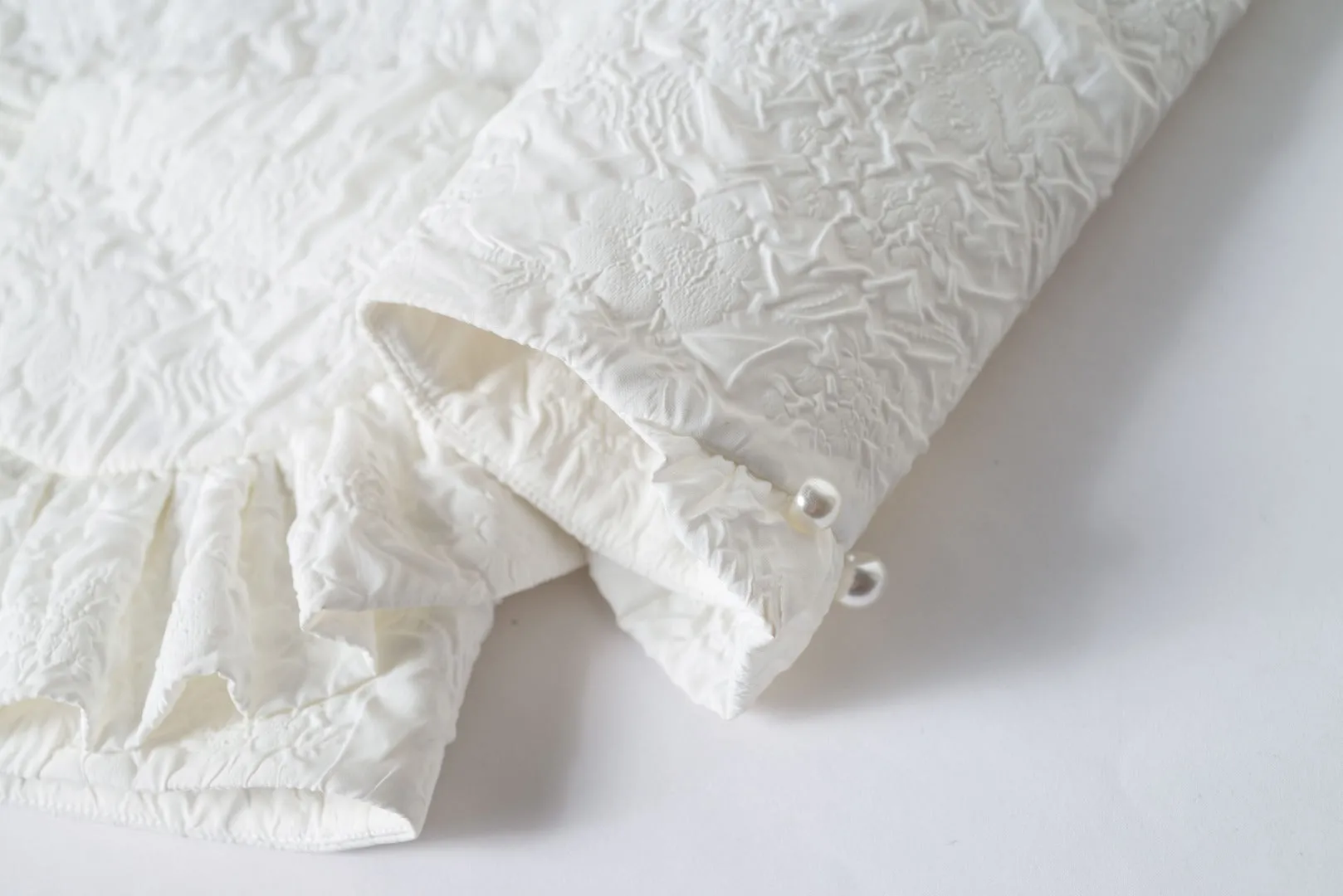Mukzin | White Ruffle Buckle Cropped Coat