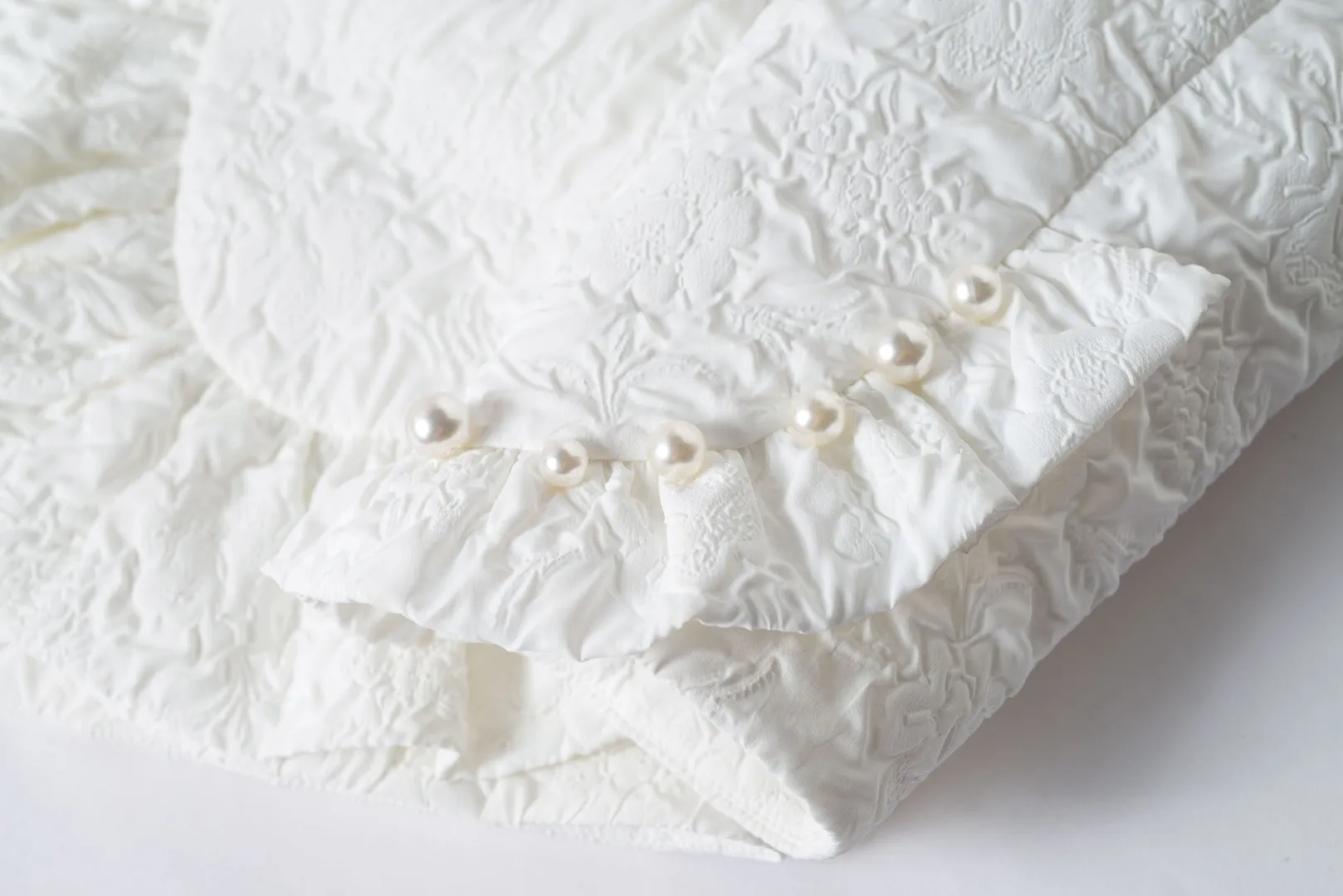 Mukzin | White Ruffle Buckle Cropped Coat